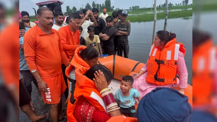 04 09 2025 gurdaspur flood rescue 1 24035196
