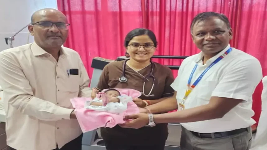 1280x720 2528433 cims newborn baby handed over
