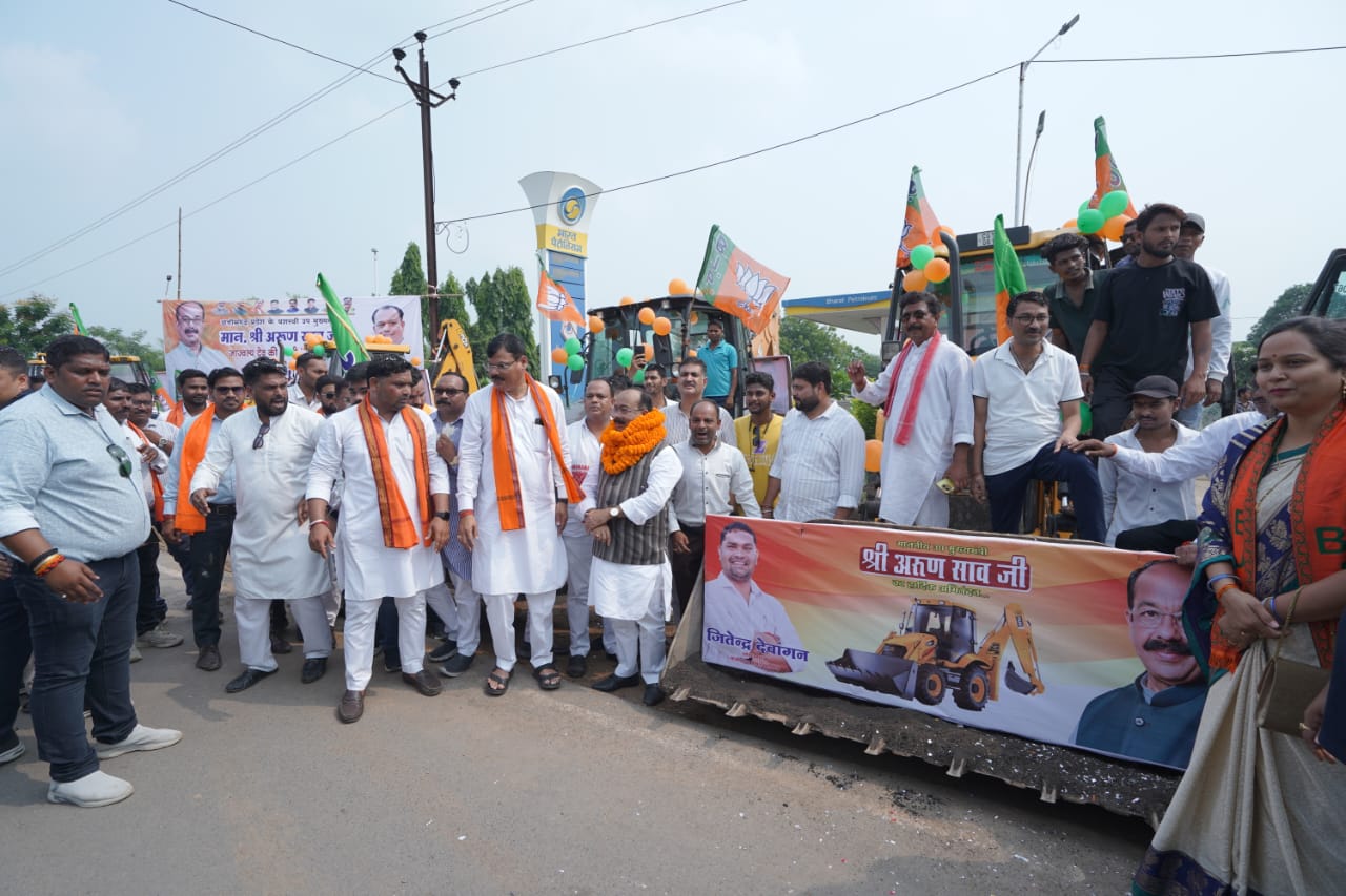 जांजगीर-नैला में ऐतिहासिक बुलडोज़र रैली के साथ उप मुख्यमंत्री अरुण साव जी का भव्य स्वागत किया गया 3 WhatsApp Image 2025 09 13 at 7.35.23 PM 1