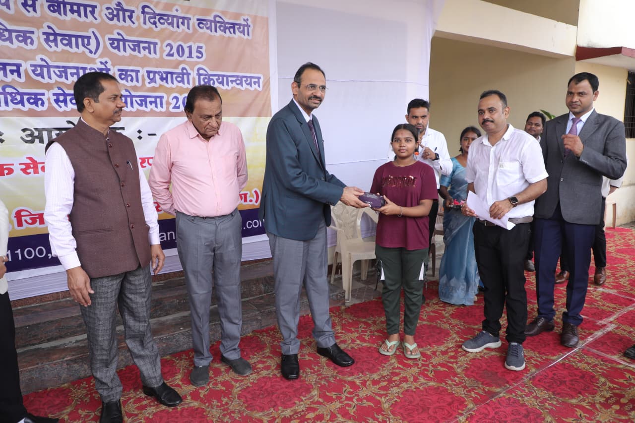 नेशनल लोक अदालत - जिला विधिक से प्राधिकरण एवं जिला प्रशासन के सहयोग से हितग्राहियों को एक ही मंच पर मिला न्याय 3 WhatsApp Image 2025 09 13 at 7.41.54 PM