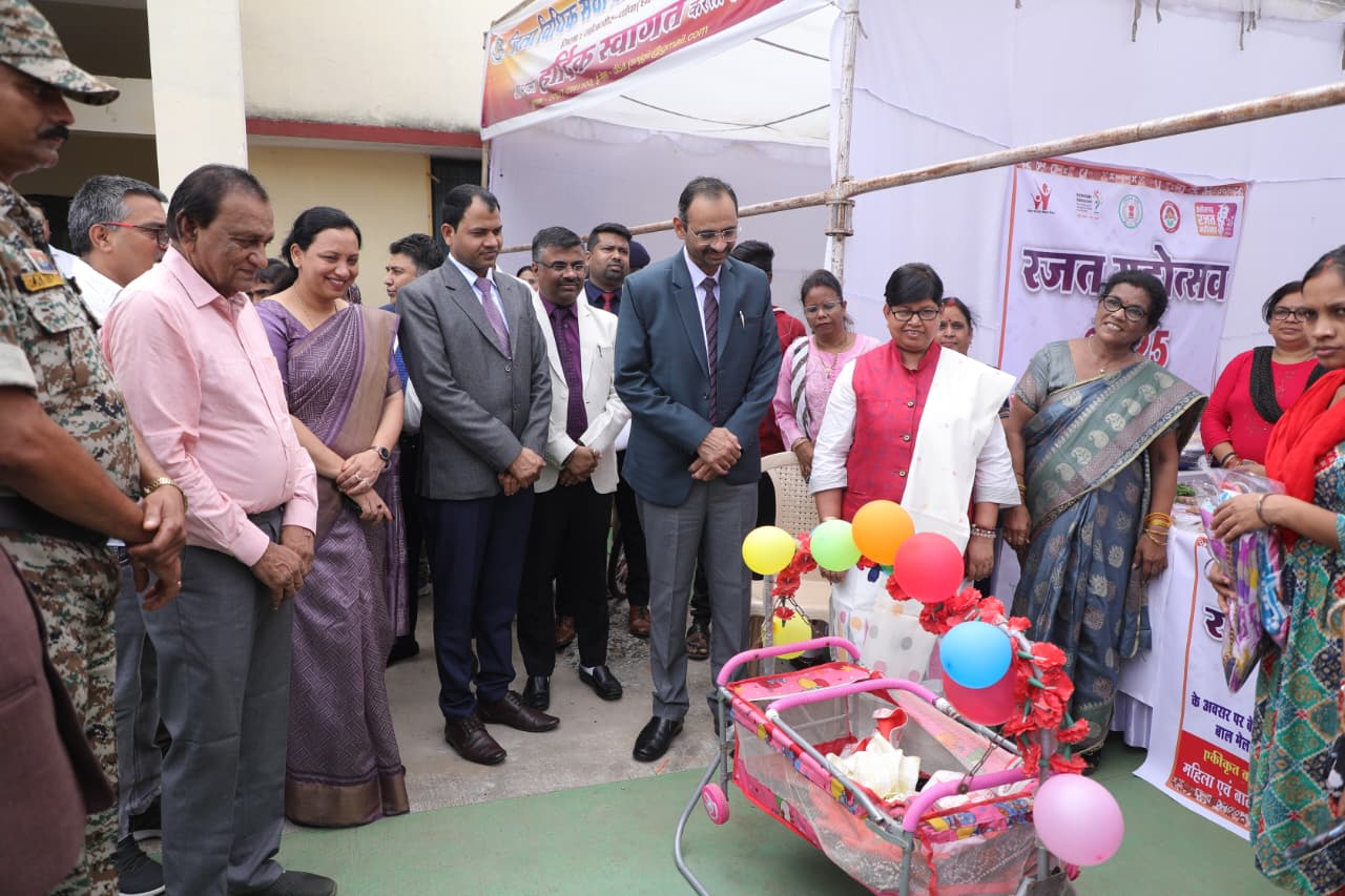 नेशनल लोक अदालत - जिला विधिक से प्राधिकरण एवं जिला प्रशासन के सहयोग से हितग्राहियों को एक ही मंच पर मिला न्याय 6 WhatsApp Image 2025 09 13 at 7.41.56 PM 1