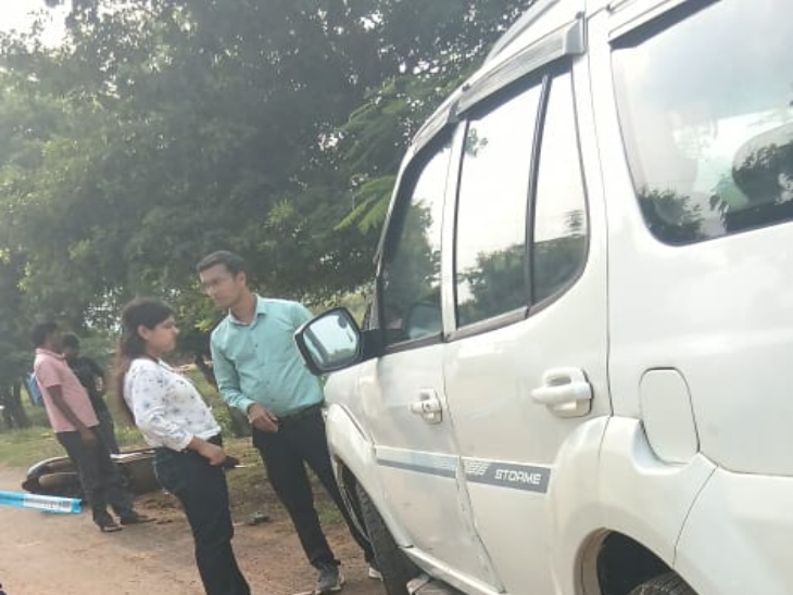 अकलतरा नायब तहसीलदार की गाड़ी तेज रफ्तार:- स्कूटी सवार पिता पुत्र को मारी ठोकर,BNS की धारा 125a,281 के तहत मामला दर्ज, अब तक गाड़ी नहीं हुई जब्त....VIDEO में क्या कहा जरूर देखे.. 5 befunky 2025 8 2 15 34 11