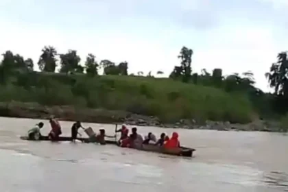 1280x720 2533266 boat submerged river water