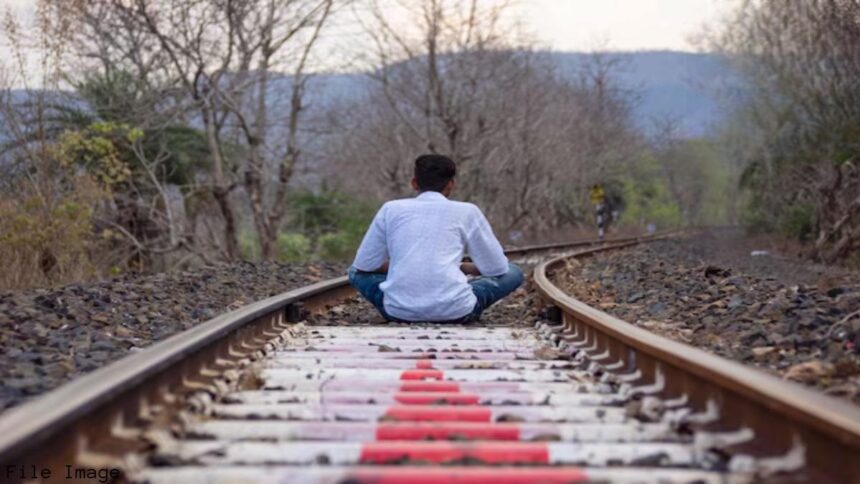 man commit suside on railway track