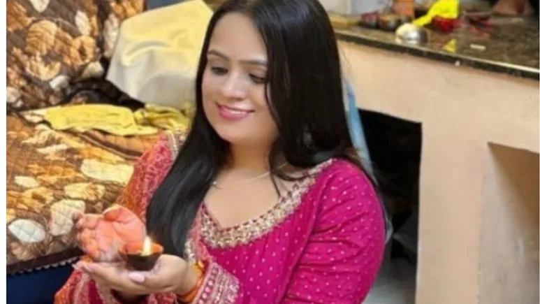 vgisu374 teacher sonal tiwari dies in car accident on pendradubatiya