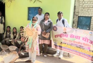 रासेयो ईकाई सुखरीकला के स्वयंसेवको ने सीखा बांस हस्तशिल्प कला 2 WhatsApp Image 2025 11 09 at 6.29.01 PM 1