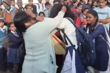 1500x900 2554850 woman and student fighting by pulling each other