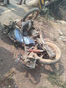 Sakti News-ट्रक की टक्कर से बाइक सवार की गई जान, एक युवक गंभीर 2 IMG 20260131 WA0054