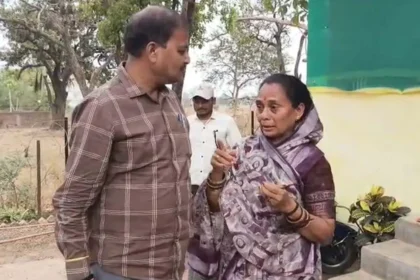 Phoolbasan Bai recounting her ordeal to police 1777979984
