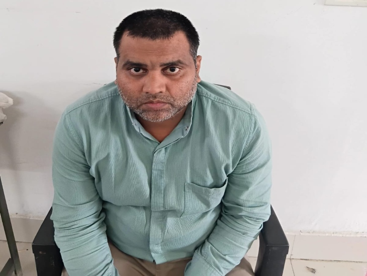 10 हजार की रिश्वत लेते स्कूल की प्राचार्य और बाबू एसीबी के हत्थे चढ़े, वेतन एरियर निकालने के बदले मांगी थी रकम... 2 befunky 2026 8 4 16 35 28